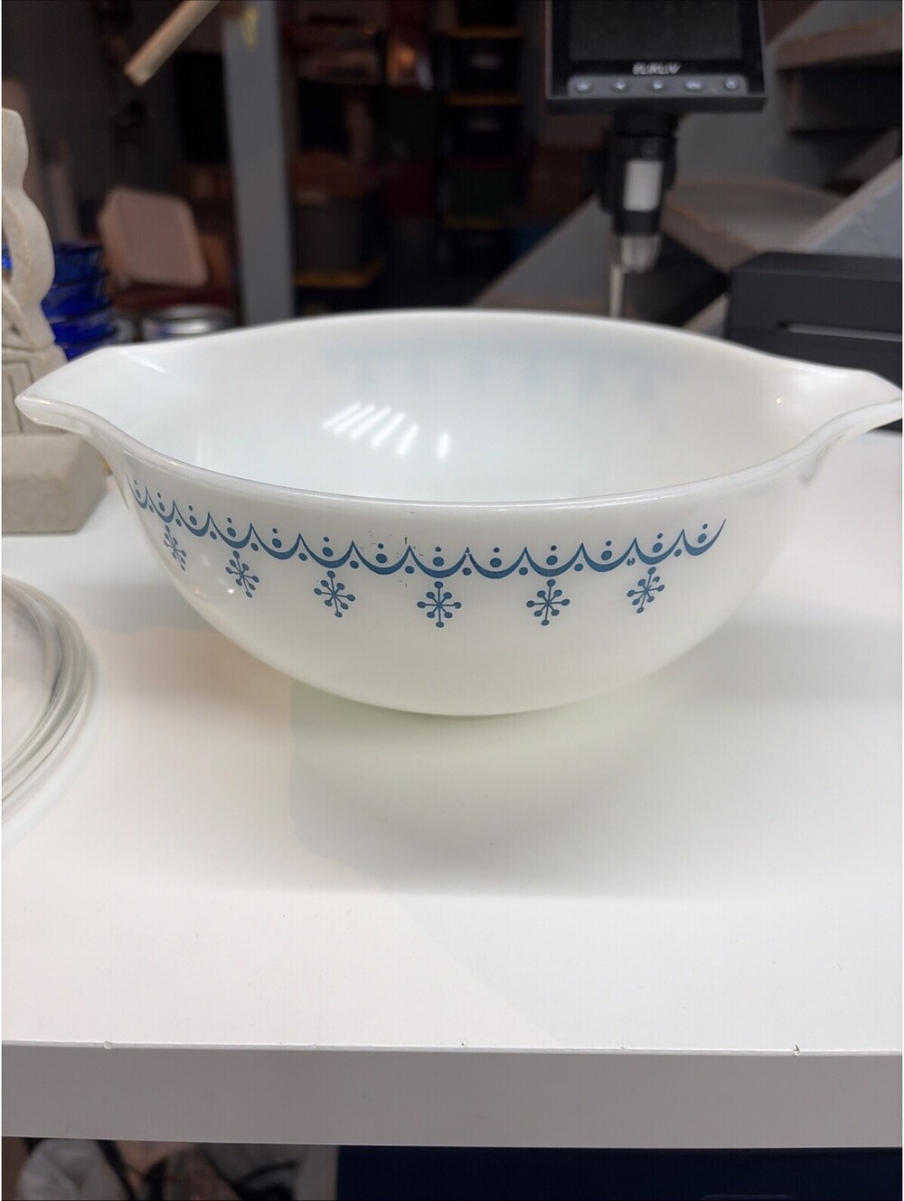 Pyrex Snowflake Garland Cinderella 443 Mixing Bowl White Blue 2.5 Quart